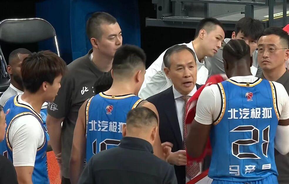 2026世界杯直播下载-中国男篮实力榜上升到第二;辽宁男篮7分险胜北控;北京男篮裁人